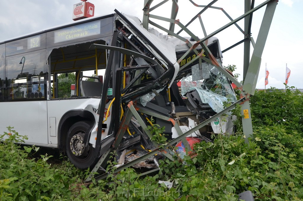 Schwerer Bus Unfall Koeln Porz Gremberghoven Neuenhofstr P386.JPG - Miklos Laubert